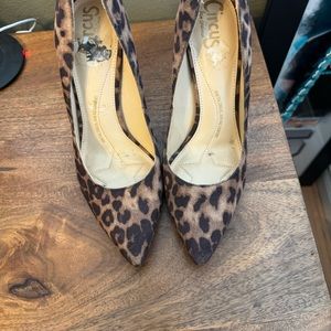Leopard print pumps